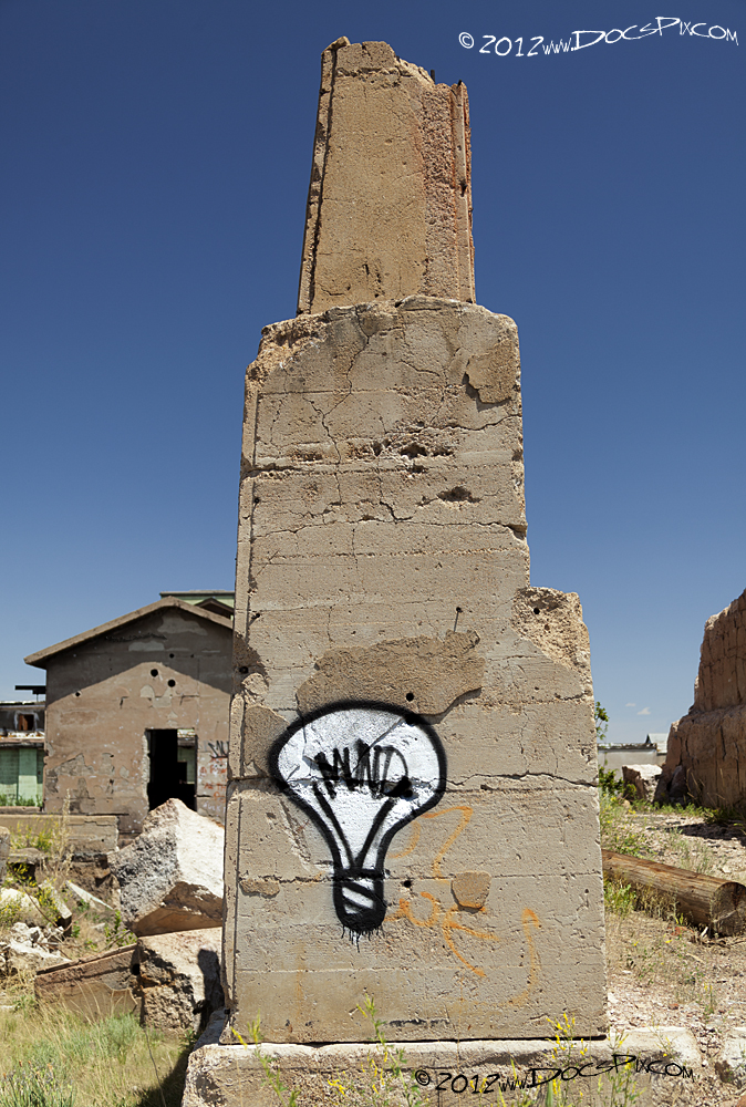 The work of the tagger "MUND" is found all over the site, including this one on the south end of the first still base. 