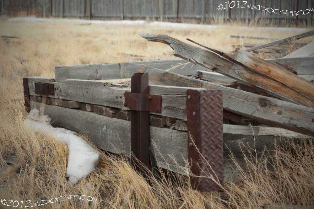 Detail of the truck bed along the perimeter.