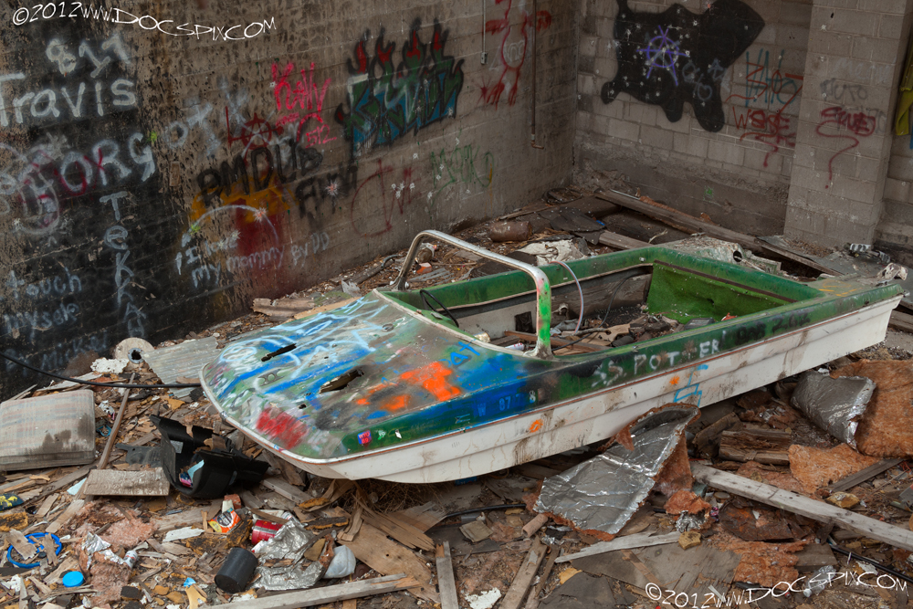 According to the manufacturer plate, this Evinrude "Sweet 16" was made in 1964. 